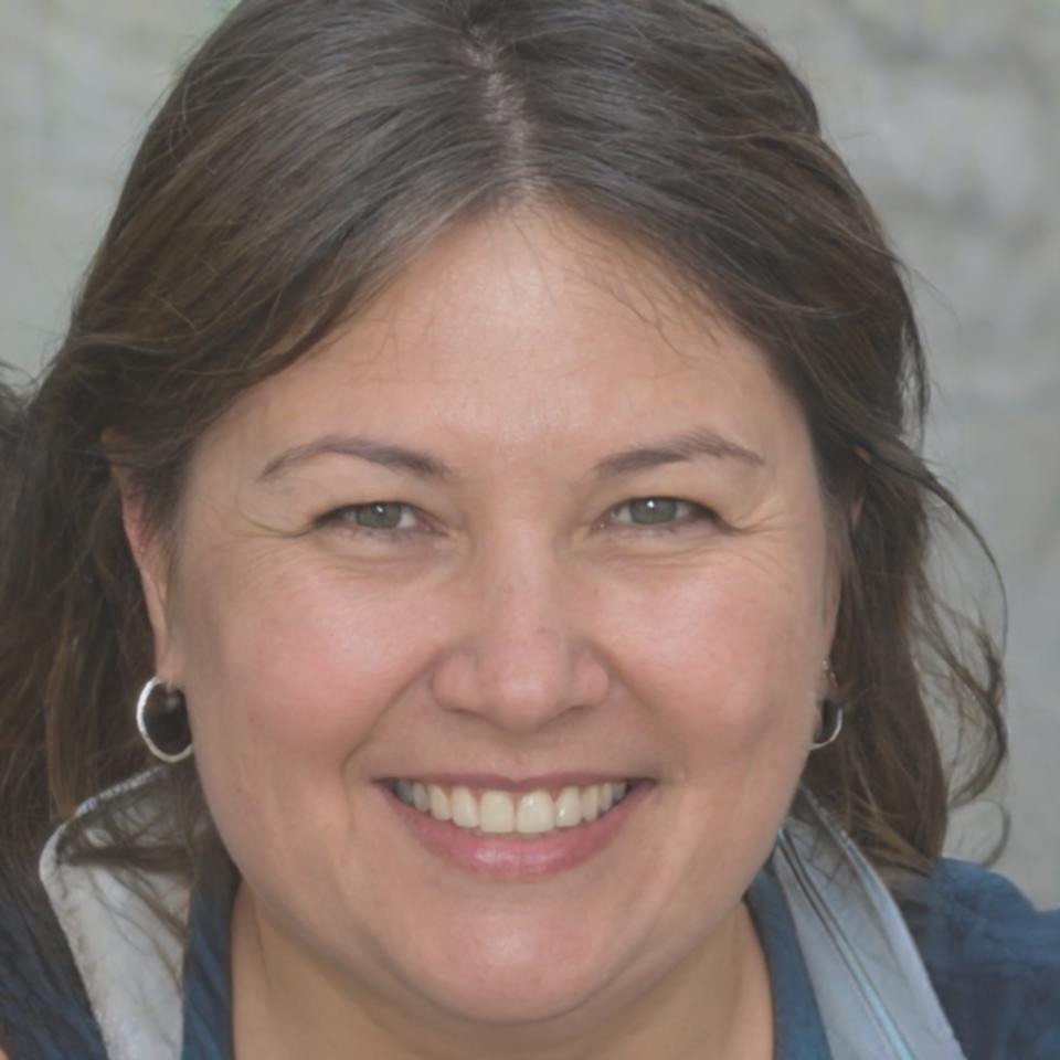 Linnea Jørgensen, financial reporting instructor with small business accounting background